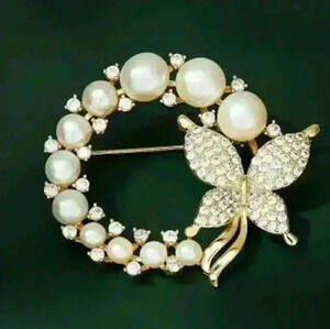 NWOT Beautiful Faux Pearl Round Brooch